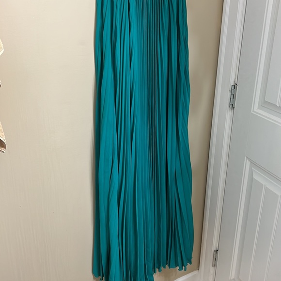 Gorgeous VICI dress! Brand new! Never worn! - Picture 2 of 7